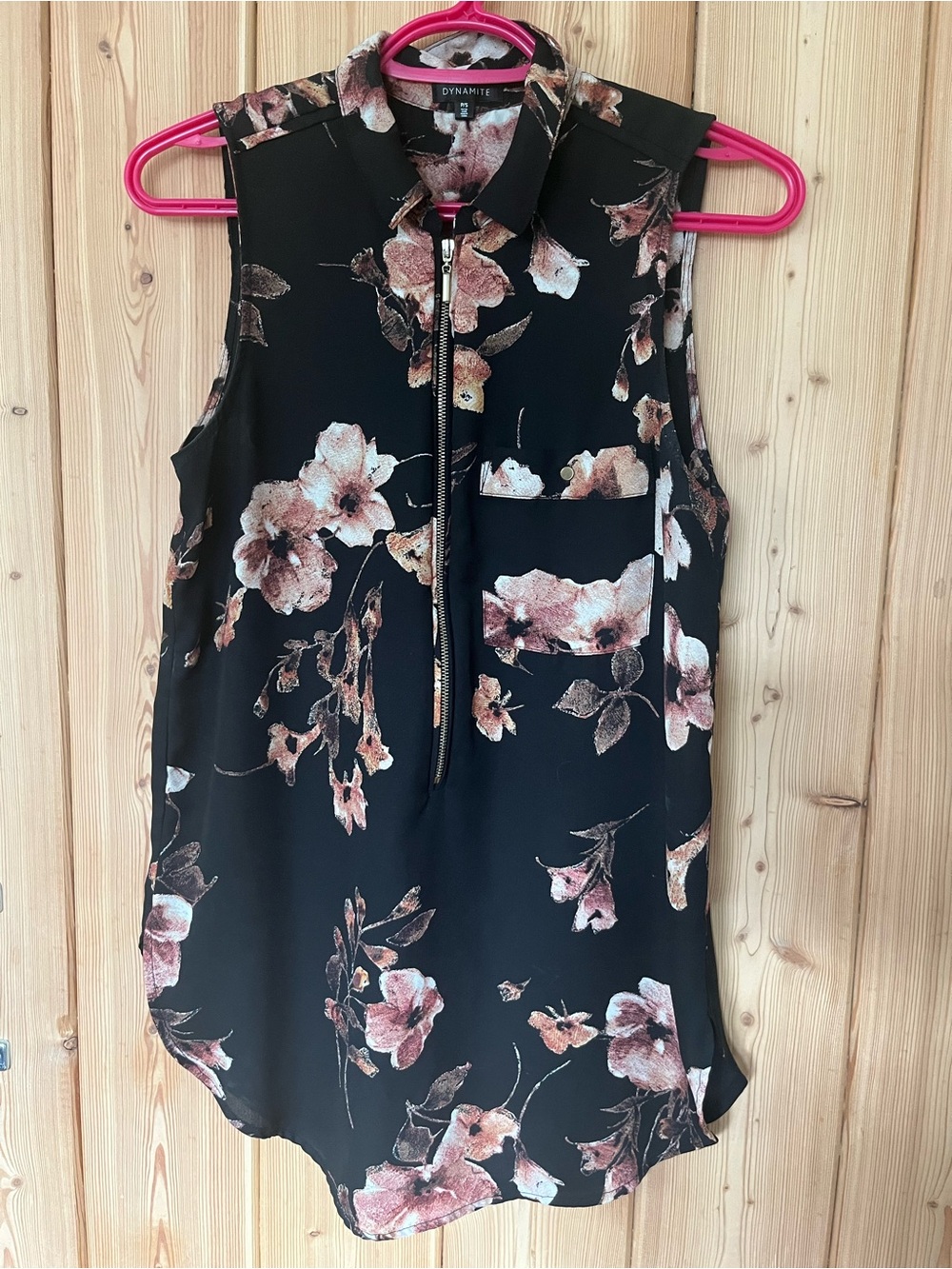 Dynamite Black Sleeveless Floral Zip-Up Camisole